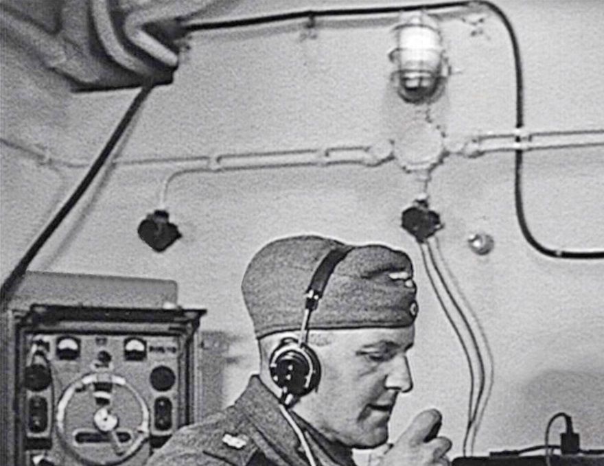 Radione R3 und der Sender RS20/M in einem Bunker der Küstenartillerie in Norwegen. Bild stammt aus 