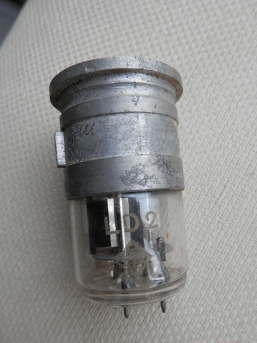 Triode LD2. Damit habe ich meinen ersten Sender im 3-m - Band gebaut